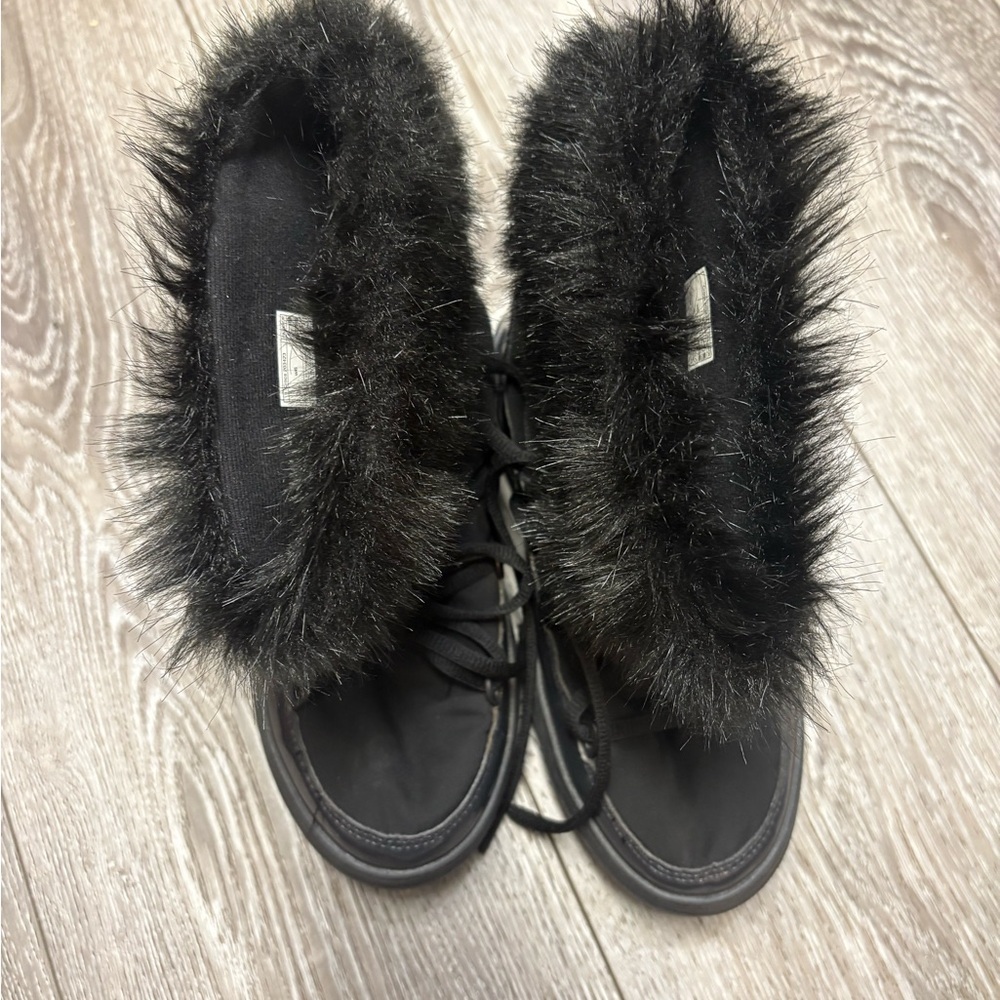 CROCS Black Fur-Lined Winter Boots - Picture 2 of 9